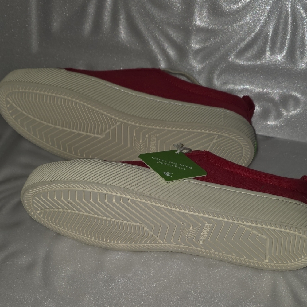 Cariuma Women's Bold Red Sneakers OCA Low CANVASS - Picture 5 of 8